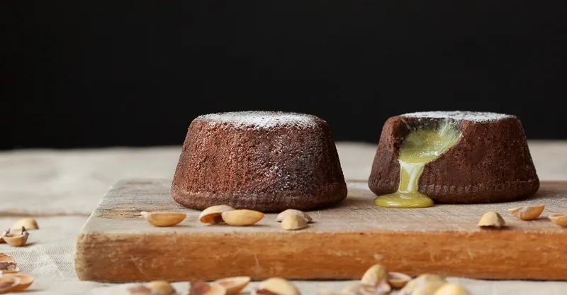 SOUFFLE AL CIOCCOLATO E PISTACCHIO
