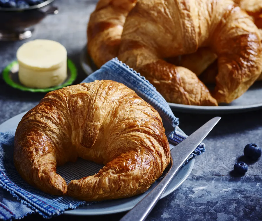 Croissants de mantequilla — desayuno